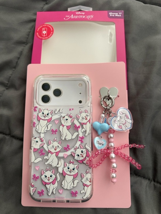 Disney Other - Disney The Aristocats Pink/White Phone Case and Charm Set